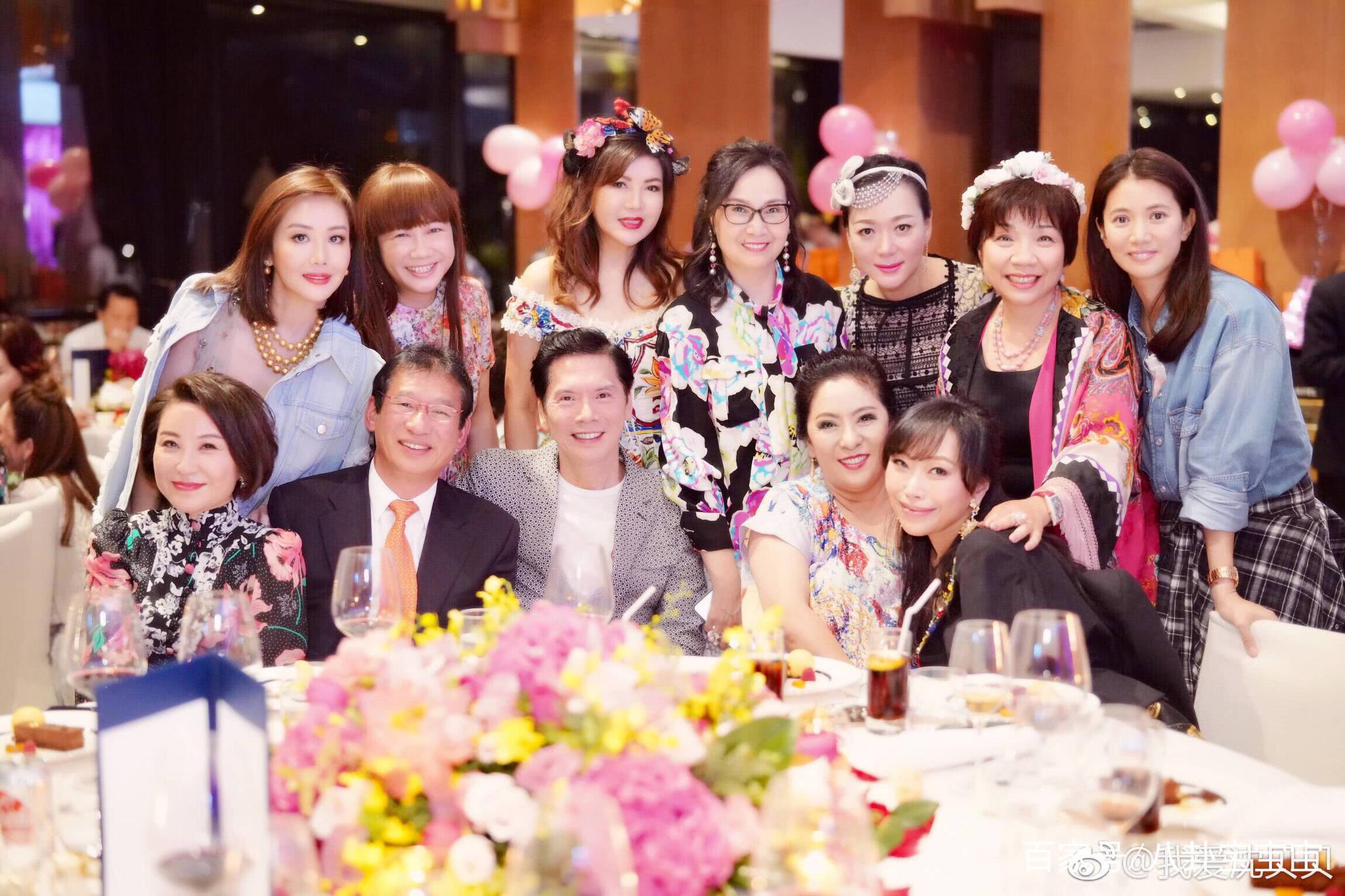 太太买新年礼物,状态太好就像20岁年轻人|吕良伟|杨小娟|太太_新浪网