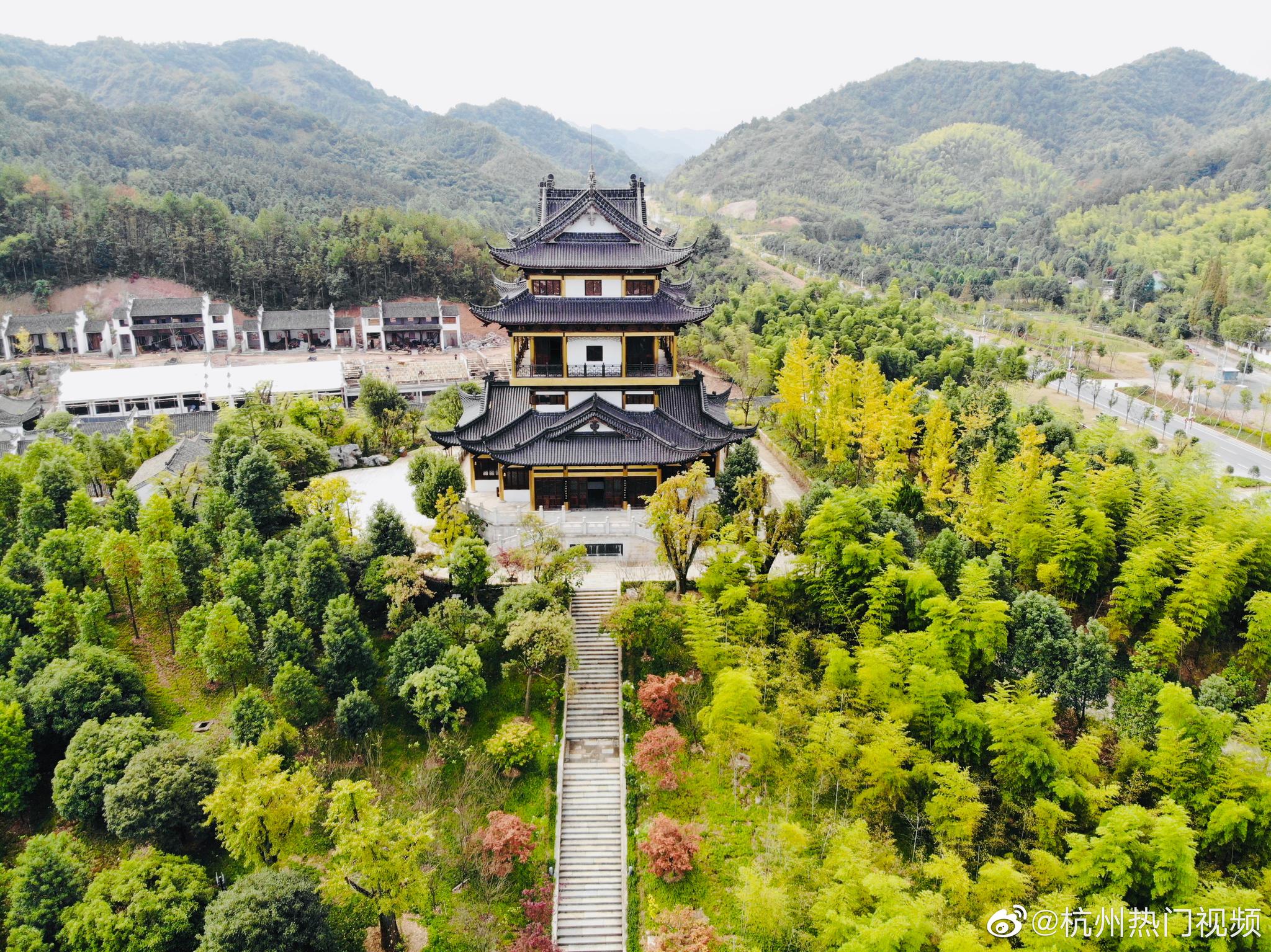 璟园位于金华市武义县温泉特色小镇核心区,景区内有87栋古民居