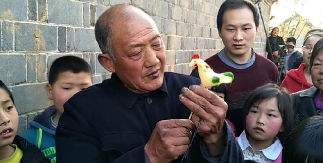 那个纯真年代捏糖人的老爷爷和我们一个正在消失的他们