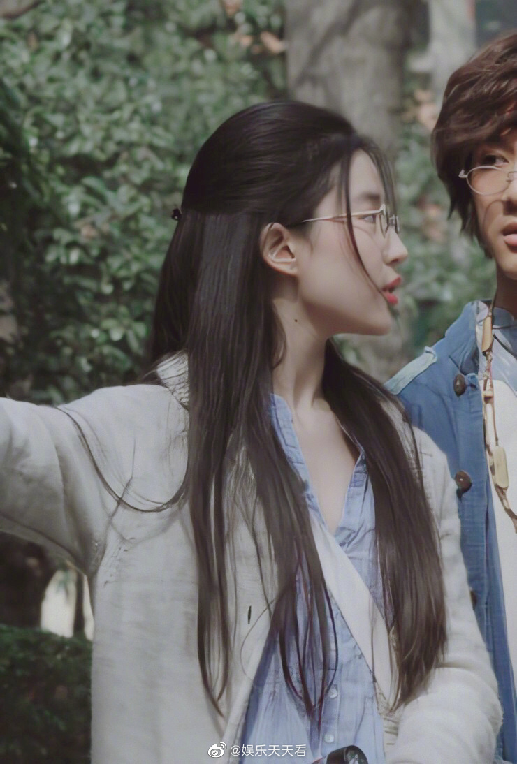 刘亦菲拍摄《恋爱通告》时纯素颜出镜_高清图集_新浪网