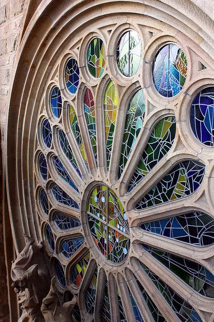 哥特式建筑丨玫瑰窗