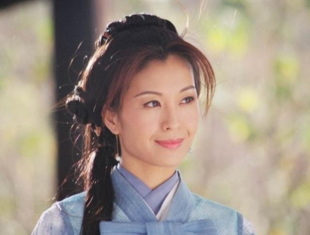 她结婚13天老公去世,背上"克夫"的骂名,如今50岁生活幸福