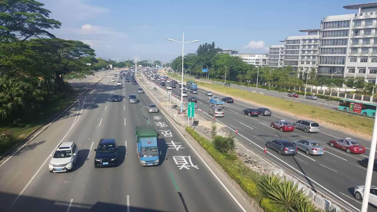 在这车道上一个人开车会被罚, 20年老司机也中招, 不能不知