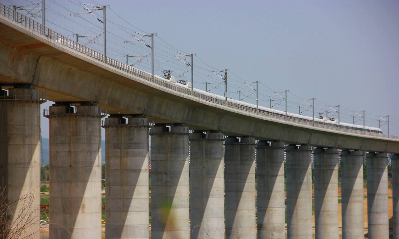 山区要修建高铁桥墩,可为啥平原也要修?今天总算知道了!