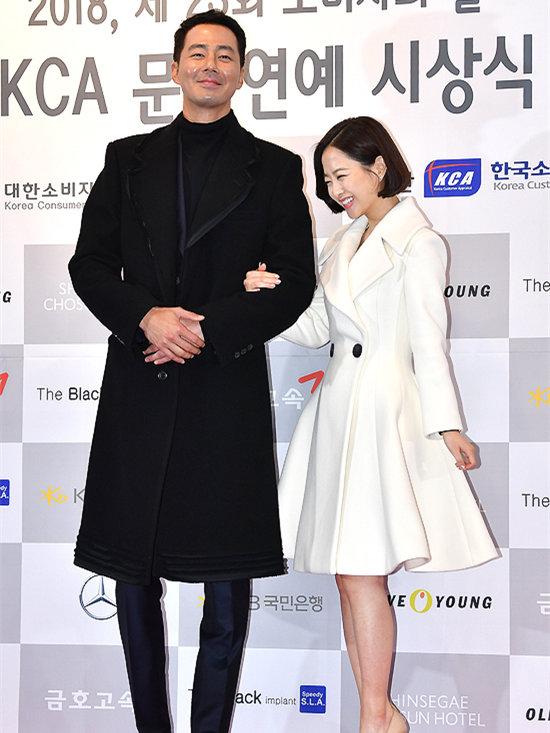 158cm朴宝英穿公主裙同框赵寅成身高差太萌了吧