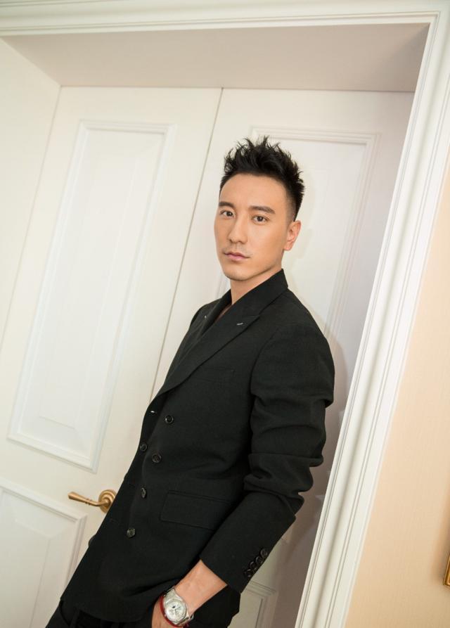 王阳明西装时尚大片,帅出新高度