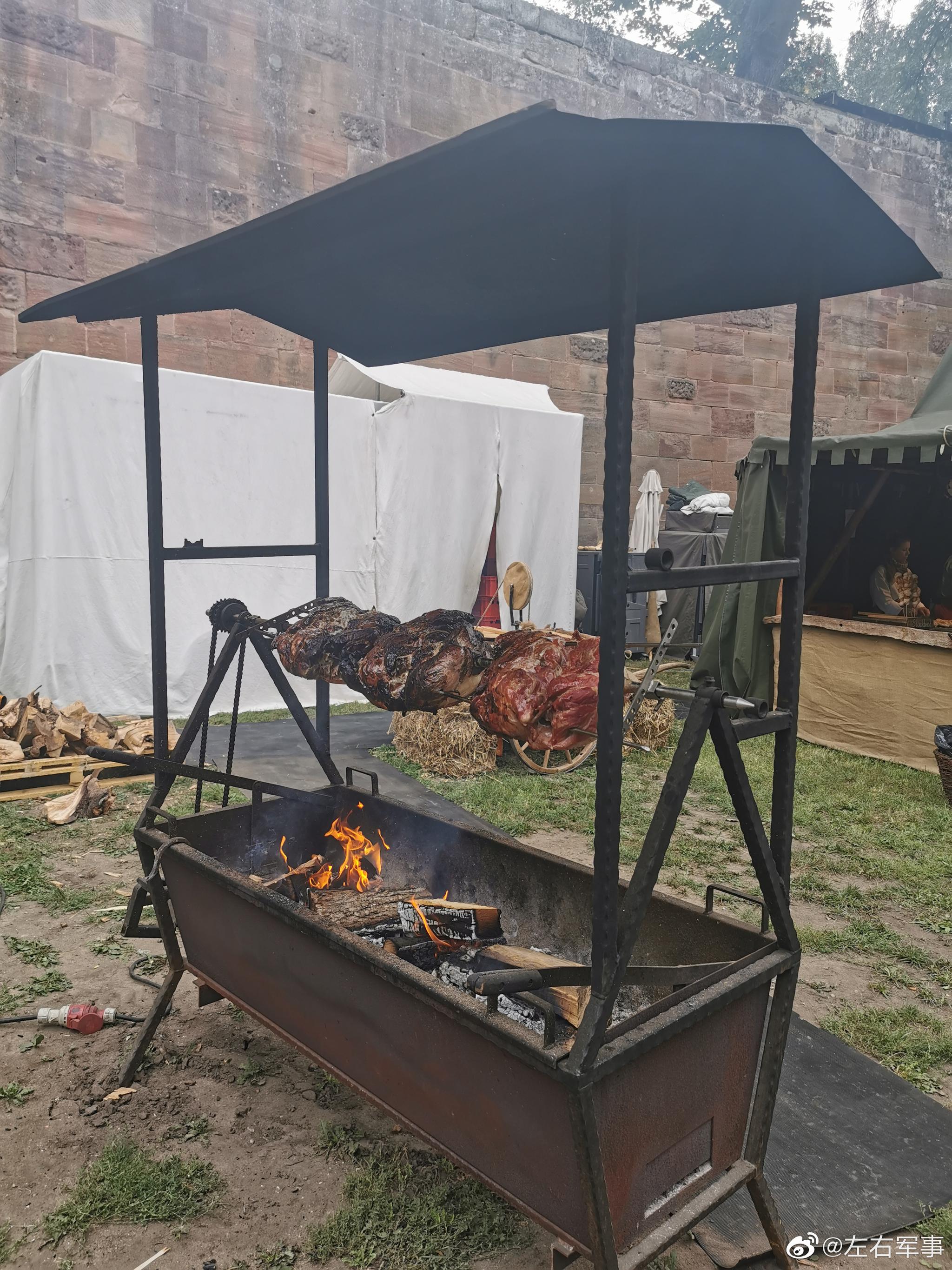 中世纪节上的德国烤肉