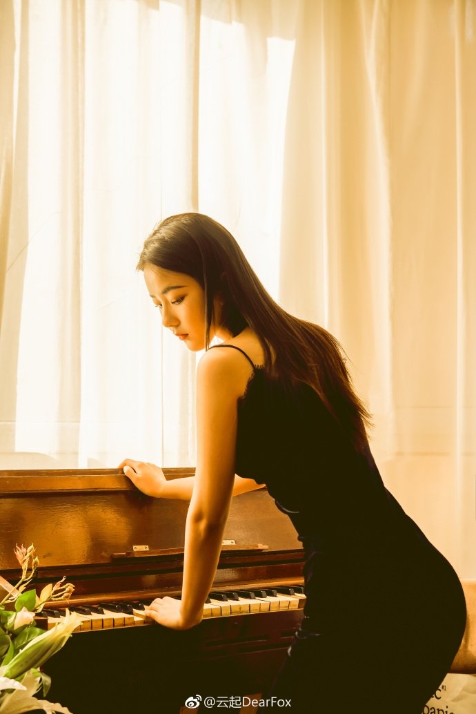 清纯美女吊带长裙优雅知性唯美文艺写真集