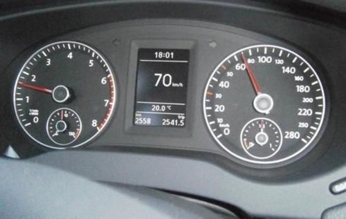 开手动挡车,换挡到底是看"转速"还是"车速"?老司机有话要说