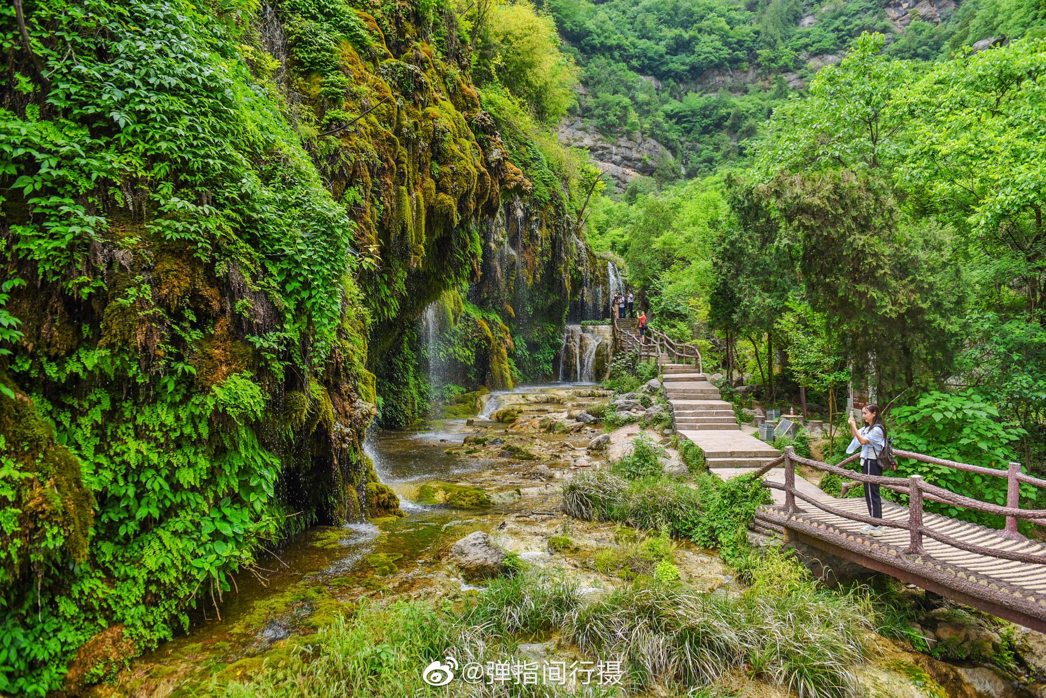 崖崖峭立瀑瀑飞泻潭潭清幽夏日里的河南淅川坐禅谷美景