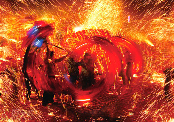 东风夜放花千树，更吹落，星如雨。宝马雕车香满路。凤箫声动|凤箫|东风|宝马|玉壶|龙舞_新浪新闻