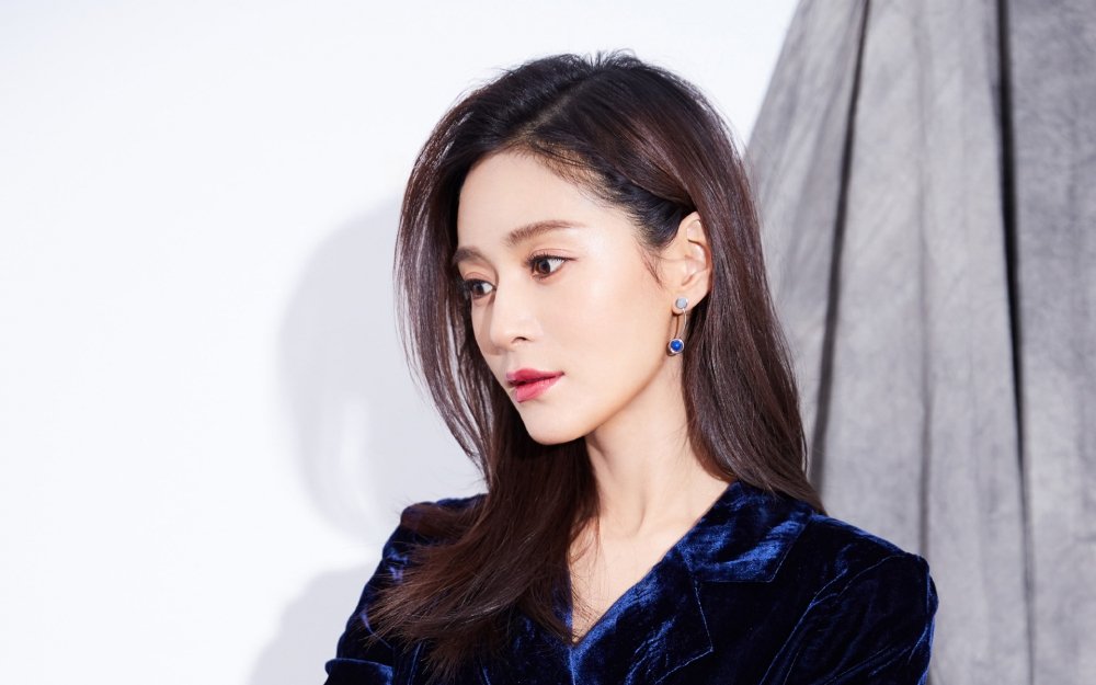 内地知性女星王媛甜美阳光户外活动性感写真集|王媛|写真集|知性_新浪