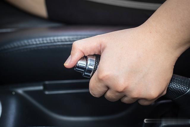 机械手刹和电子手刹怎么选?机械手刹和电子手刹的优缺点!