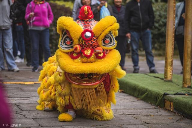舞狮还分刘关张,走出电影,现实中看一场黄飞鸿系列精彩舞狮|牌坊|舞狮|南狮_新浪新闻