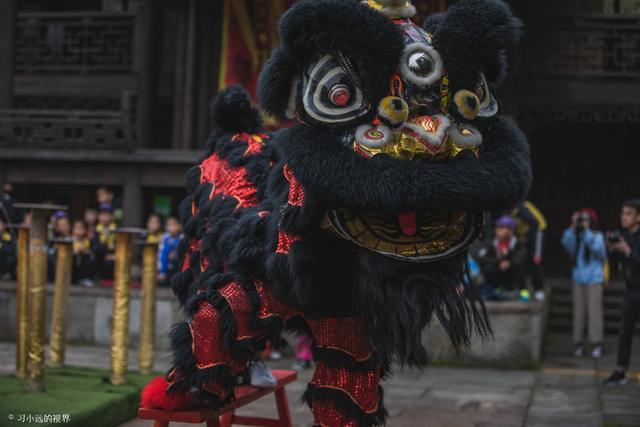 舞狮还分刘关张走出电影现实中看一场黄飞鸿系列精彩舞狮