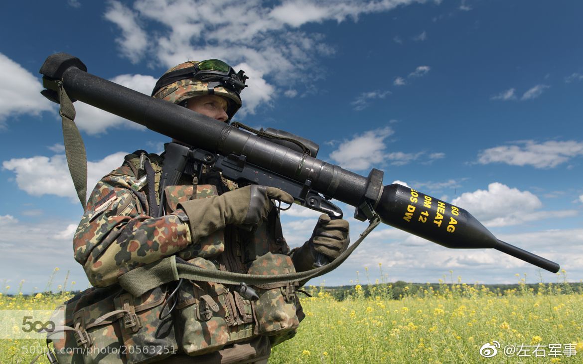 "铁拳3"火箭筒是德国研发的大威力重型反坦克火箭筒