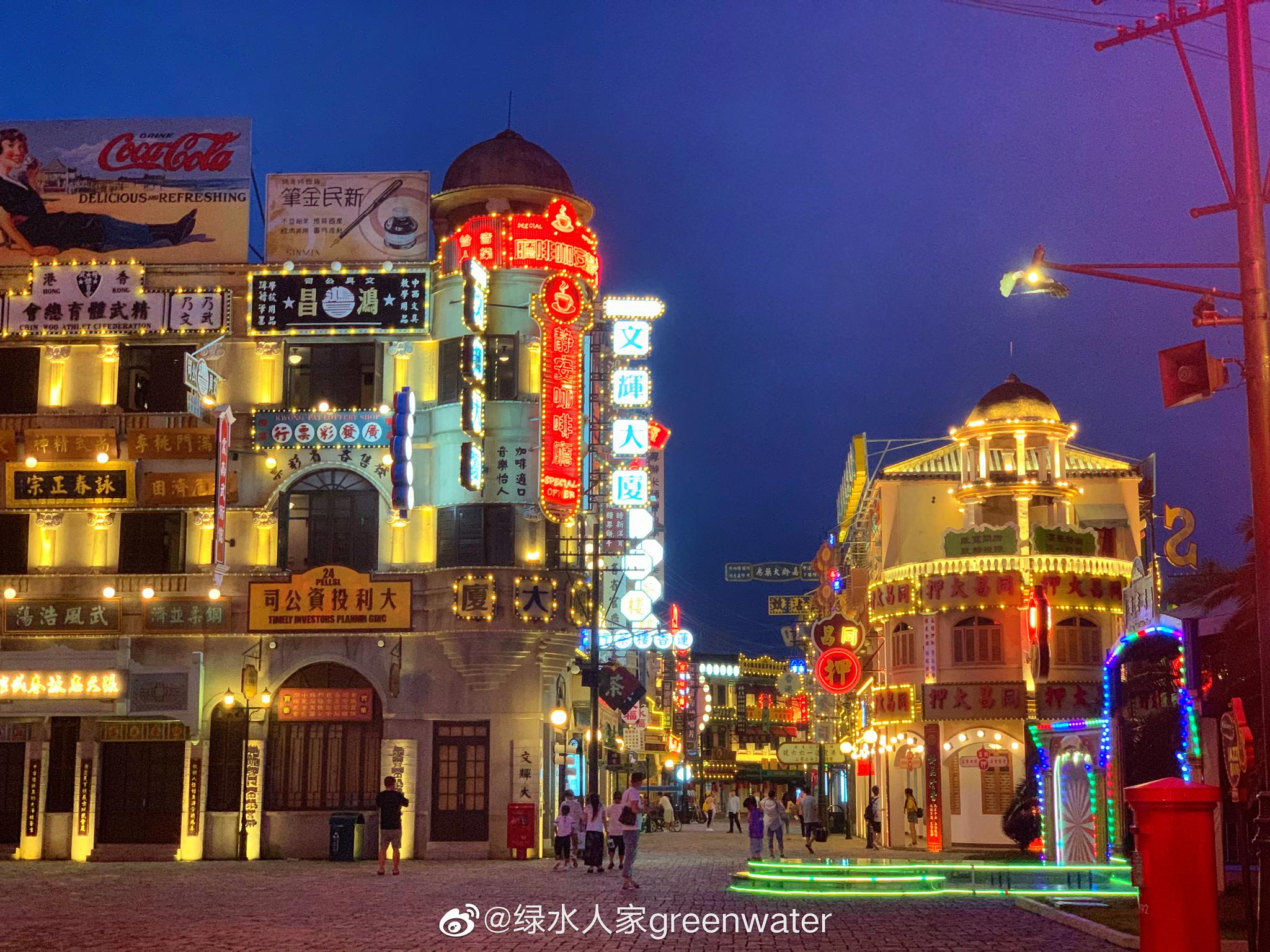 广州街香港街景区是为配合谢晋导演拍摄历史巨片鸦片战争而兴建的