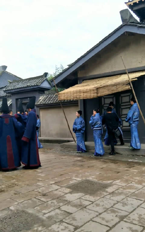大型古装剧拍摄现场,剧组早上6点就开工了!