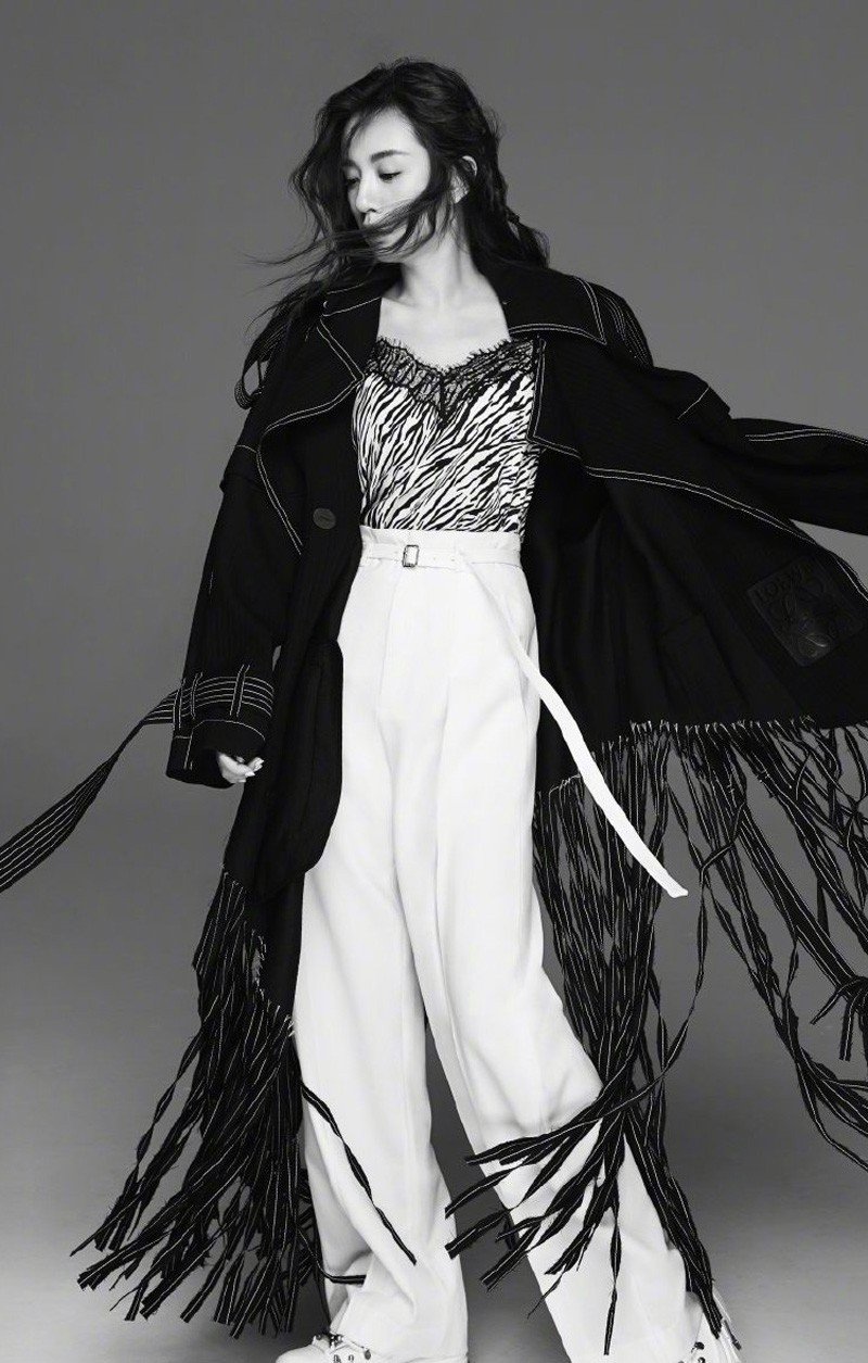 著名美女模特王晓晨时尚杂志封面写真集