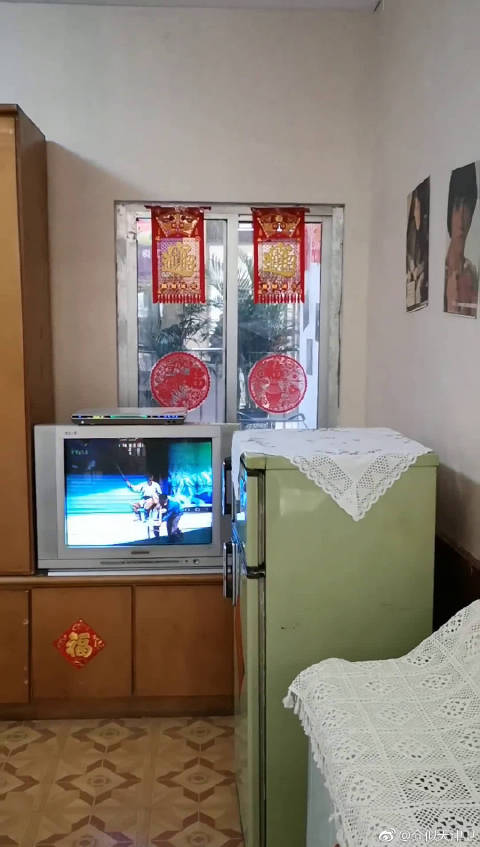 天津卫90年代家庭过年场景