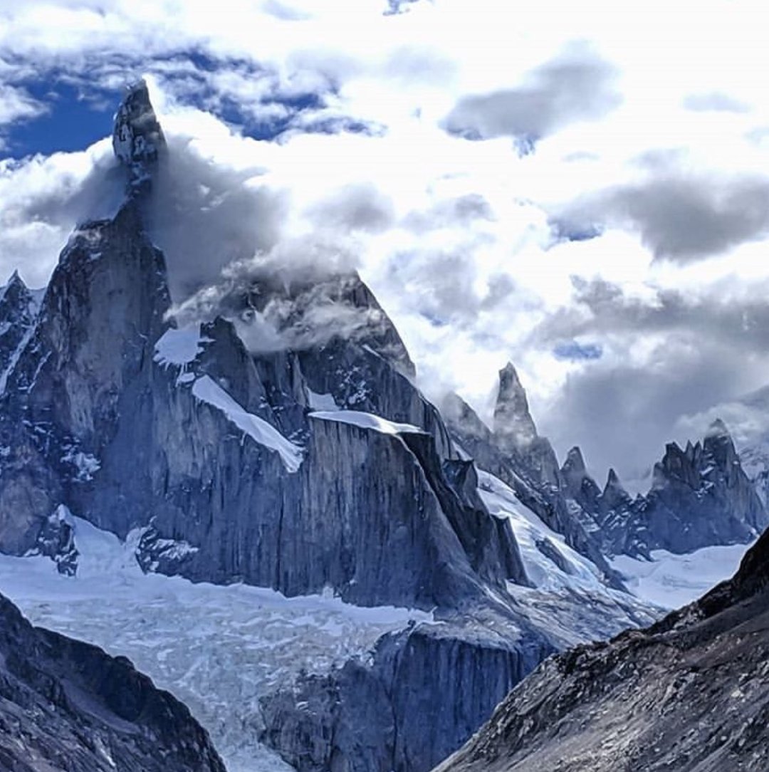 早啊cerrotorre为南美州南端patagonia山区中一座著名山峰
