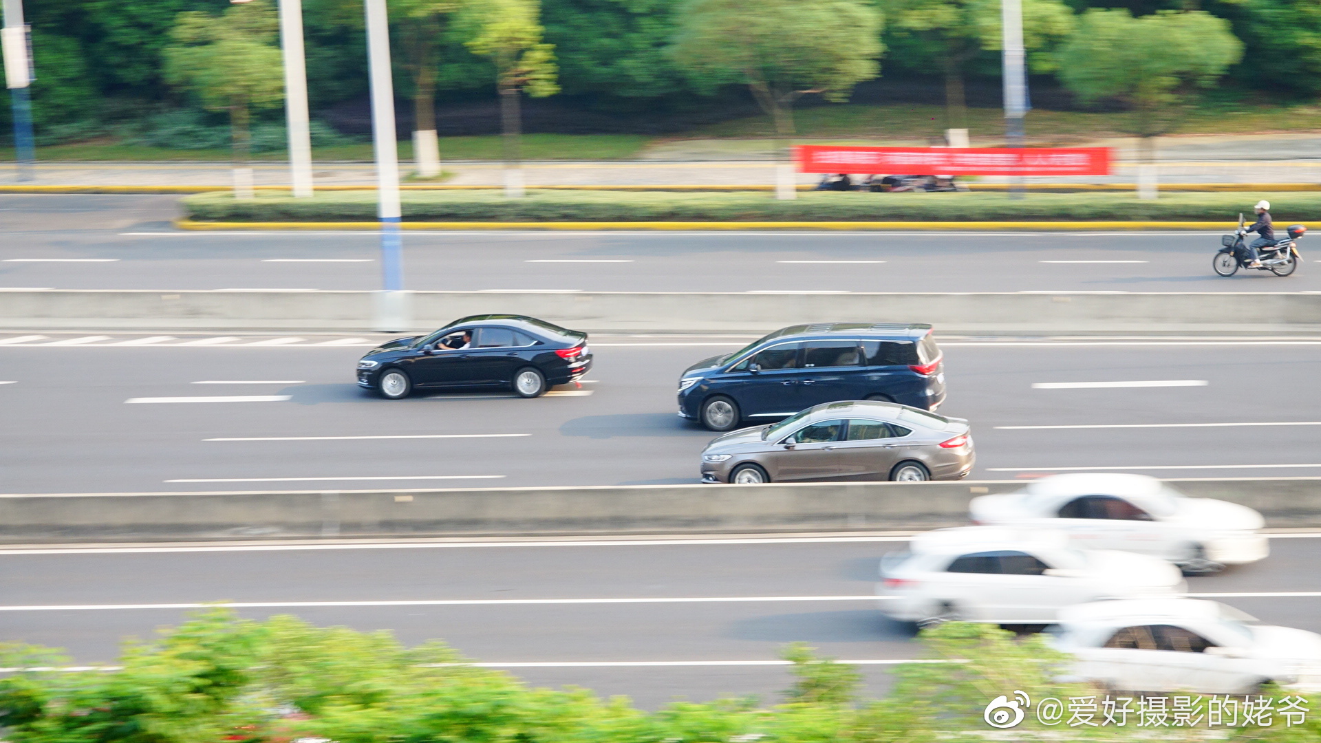 慢门学拍,降一档的追拍,效果稍好一点.