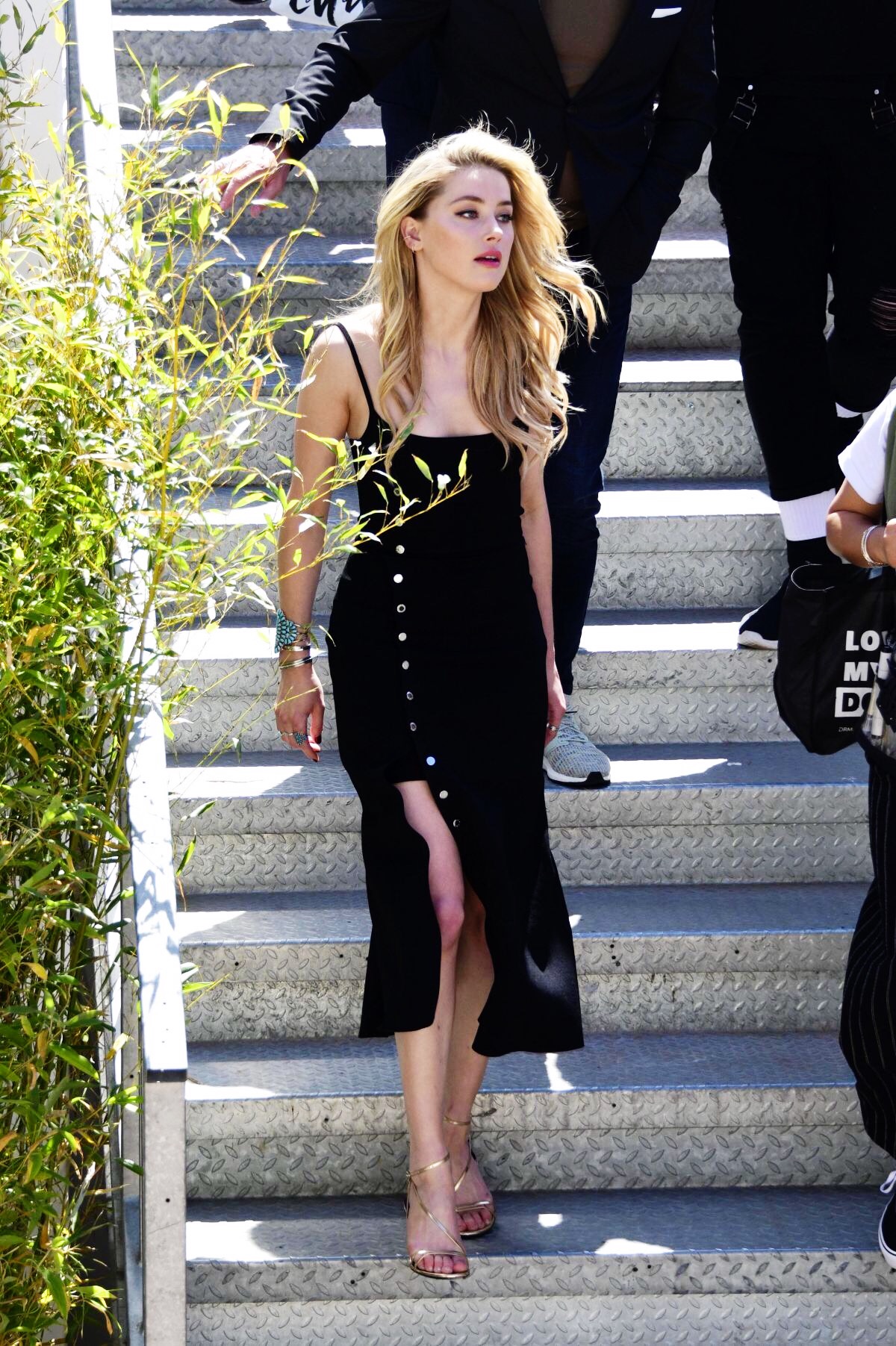 amberheard这次造型团队不给力啦红毯都没什么看头