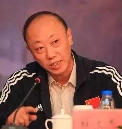 最多的记者之一,也是央视《世界职业拳王争霸赛》的御用解说,与王国钧