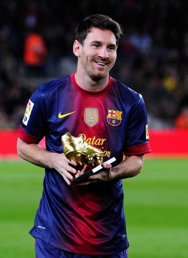 巴蒂发推挤兑c罗:平我纪录?你轮休多,进球当然更容易!