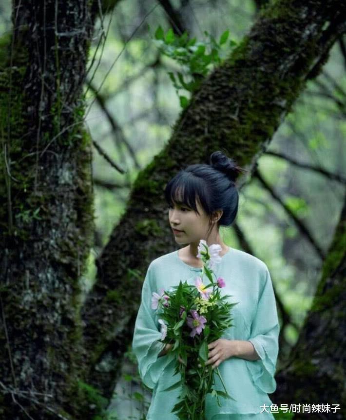 李子柒头发不梳就露脸太自信!当看清正脸那一刻:这才是真实颜值