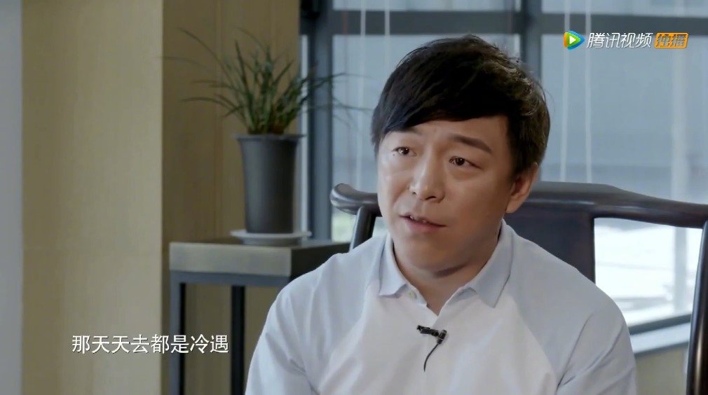 无意间看到黄渤的一则采访,听到他云淡风轻地说:"以前在剧组里