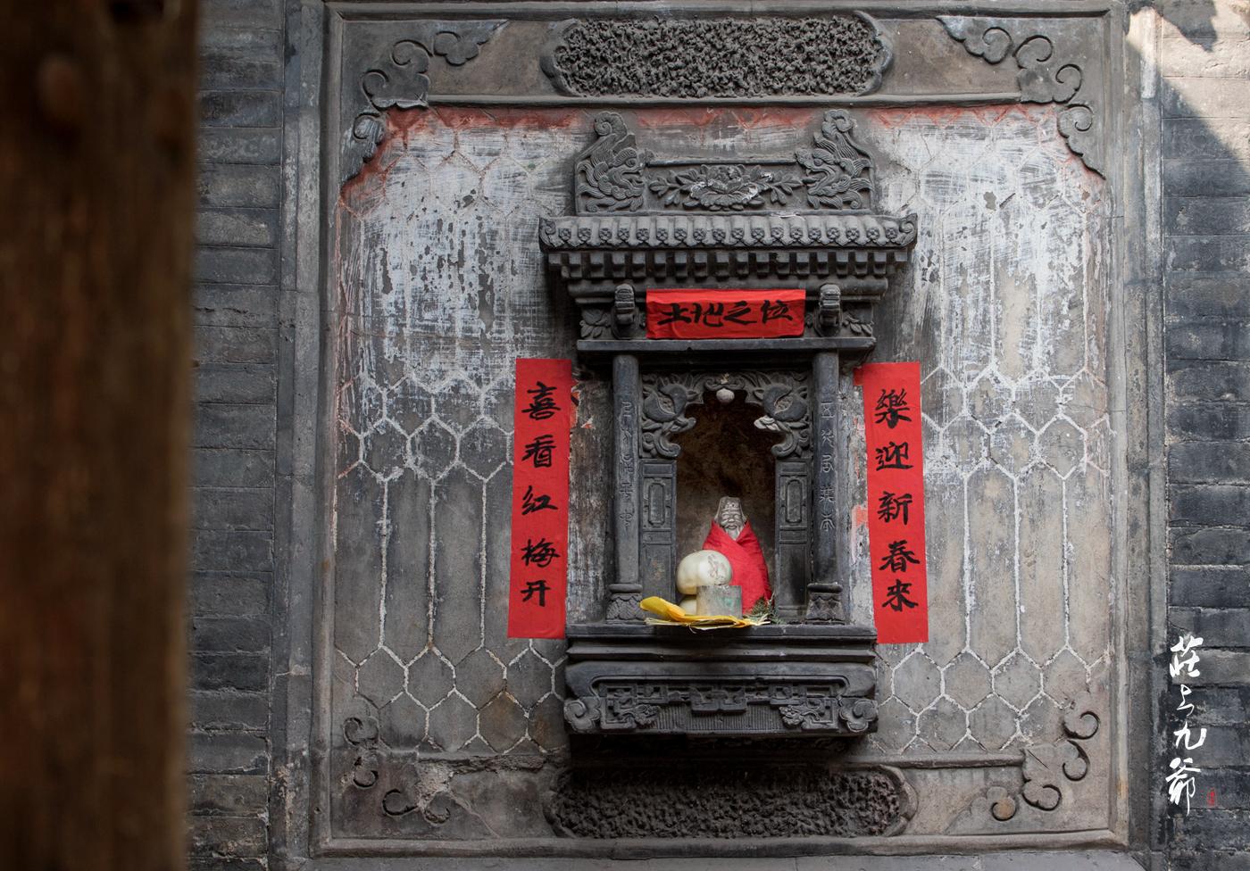 深山古宅的一幅紫色对联 竟然有八百年文化渊源