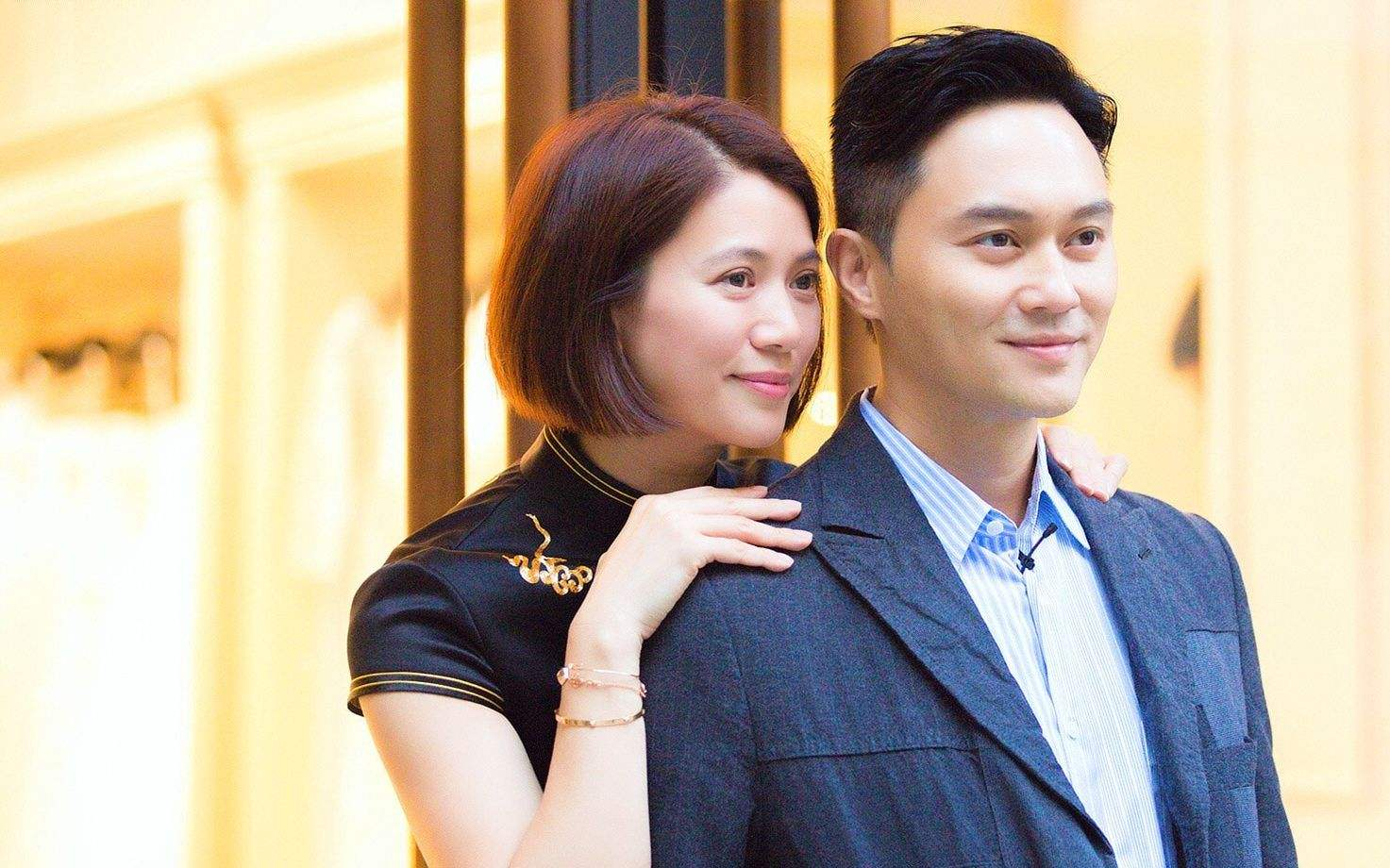 袁咏仪应采儿再度同框出镜,猜拳搞怪彰显姐妹情深,粉丝:羡慕