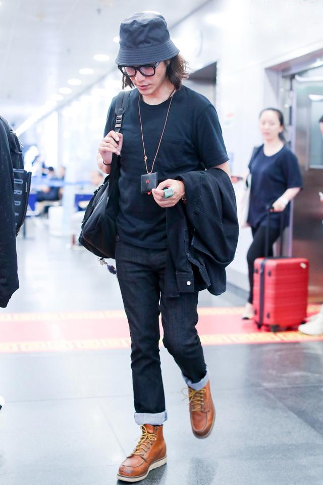 陈坤扎半丸子头"鲜"气十足