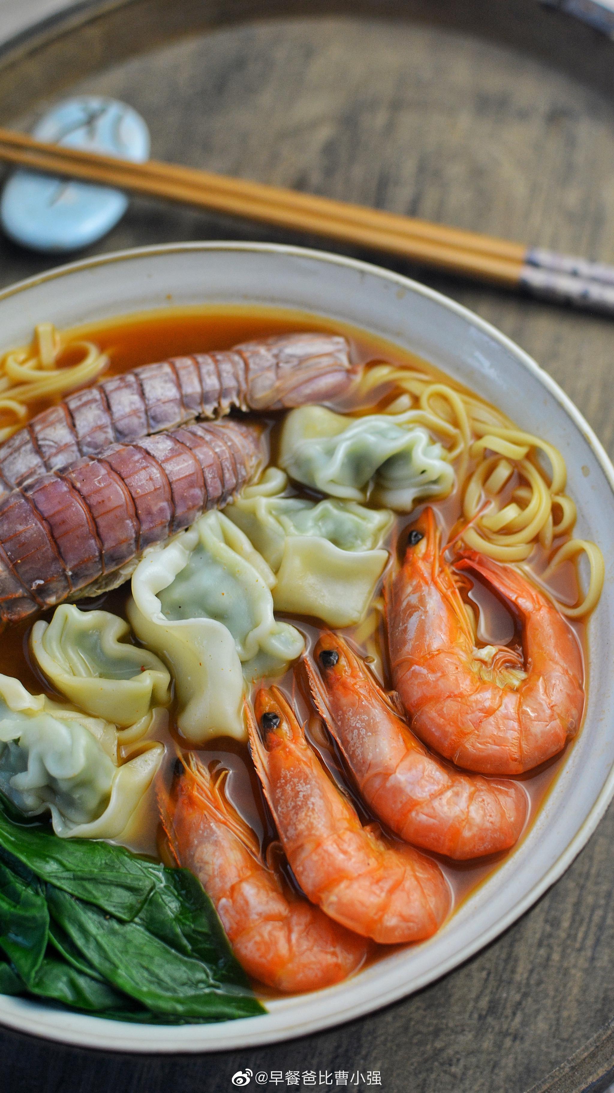 今天是第1114天天天晒早餐 一天都没断今天早餐 海鲜馄饨面这几天