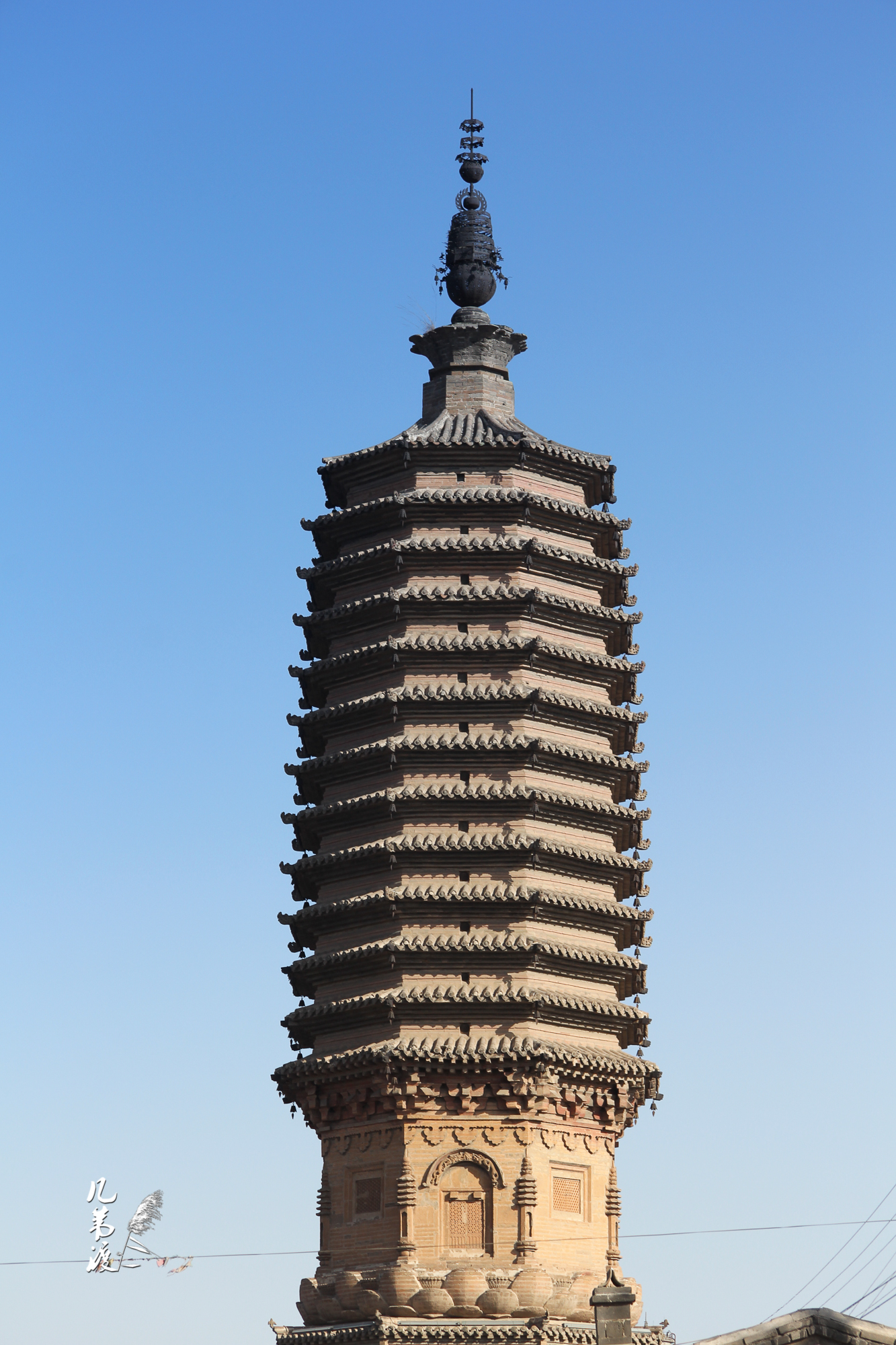 建于辽代八面十三级实心密檐砖塔