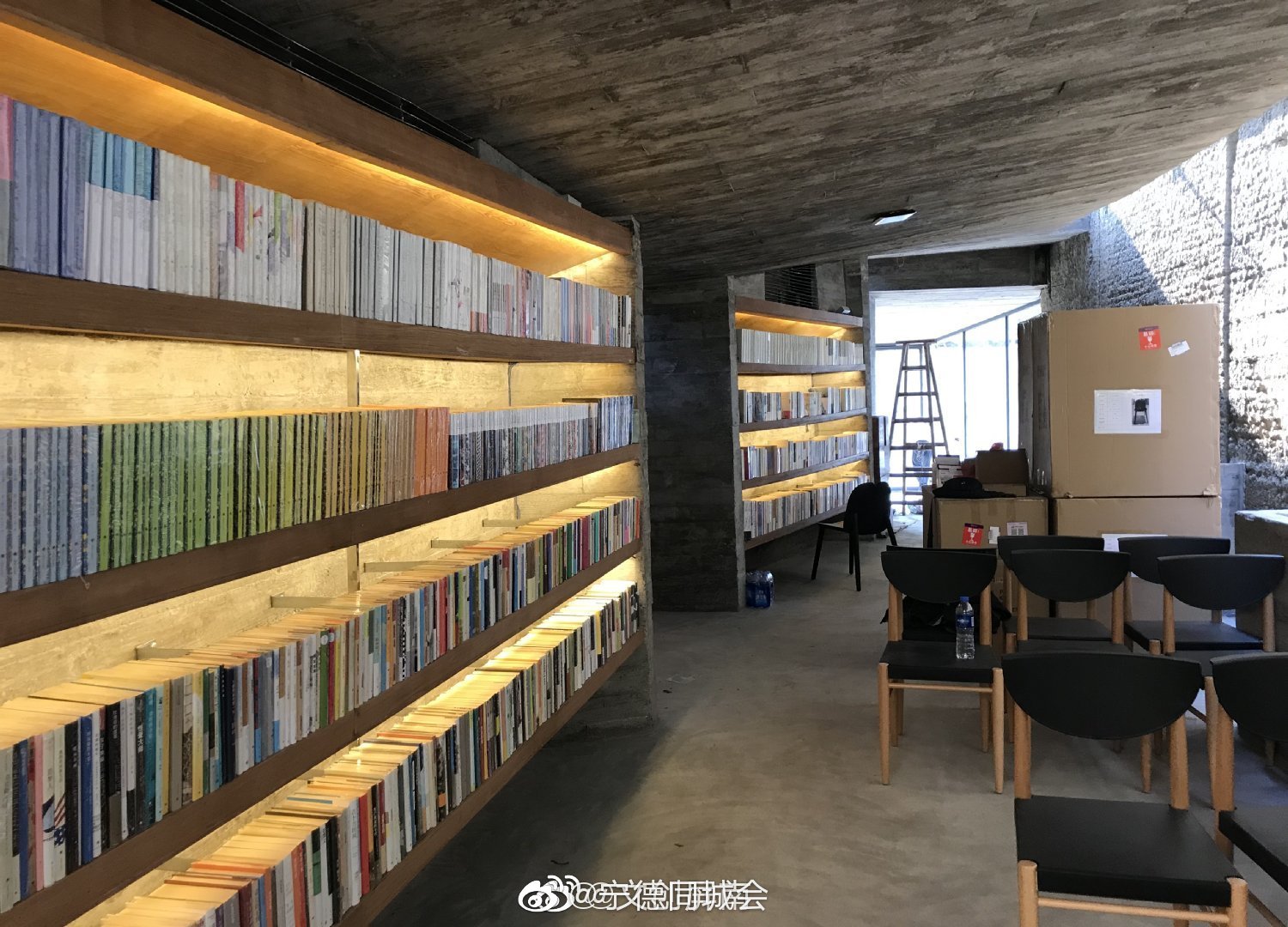 先锋厦地水田书店物品装架今晚完成 屏南县县长王旭东专程看望水田书