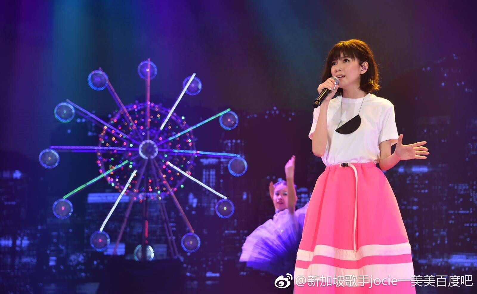 还记得那个唱不怕不怕的郭美美吗她现在长这样啦