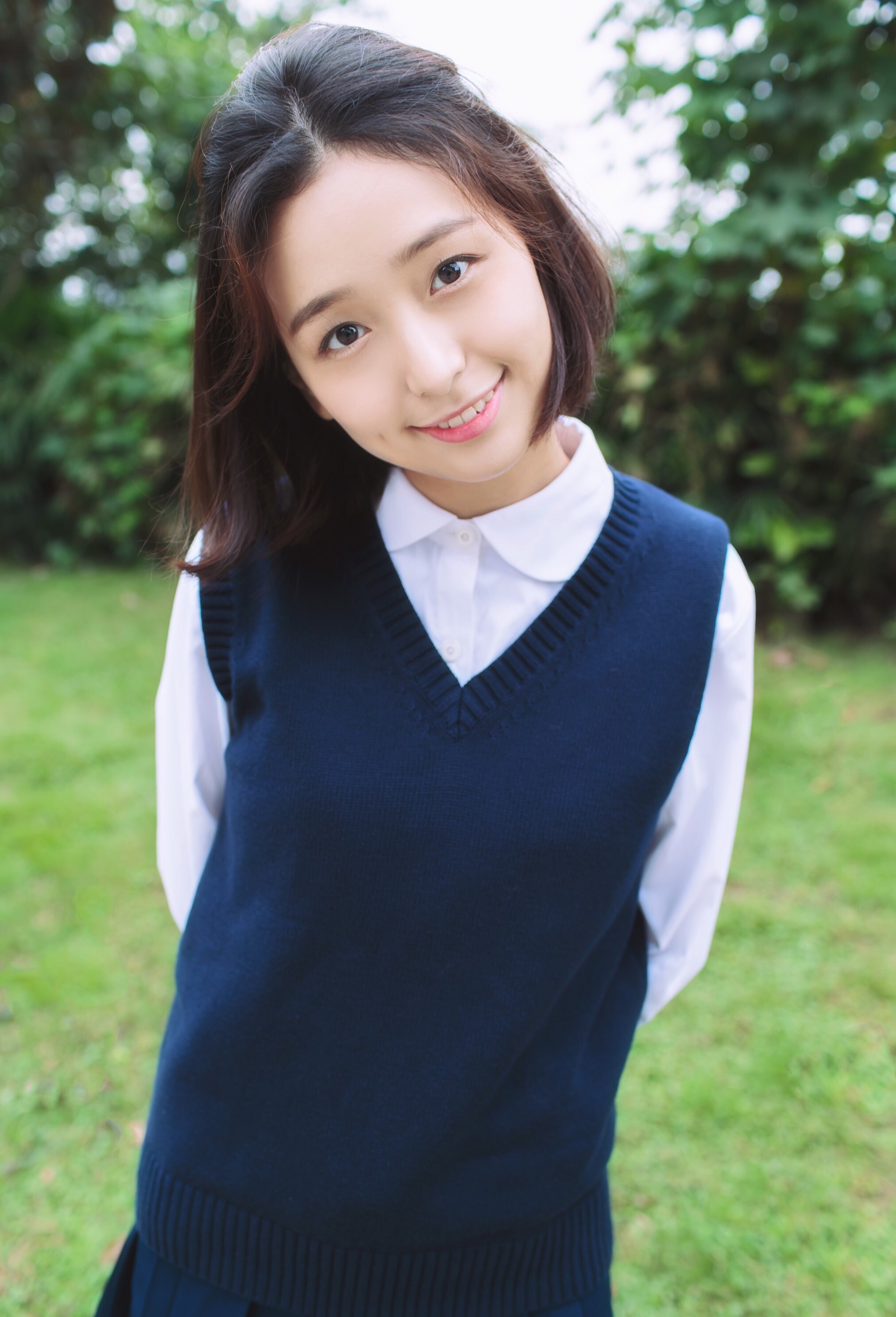 王玥婷 四川成都的藏族妹子 98年出生 舞蹈功底很棒哦 特别爱笑