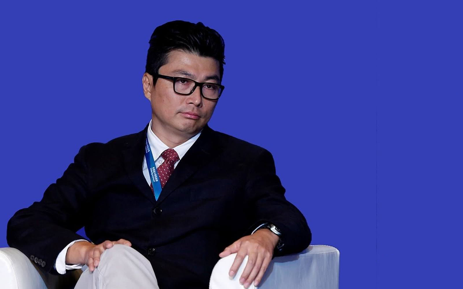 高中没毕业就出来打工,在印刷厂受到启发,创办了顺丰快递