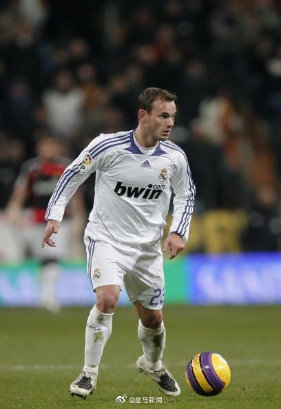 前皇马球员斯内德宣布退役.