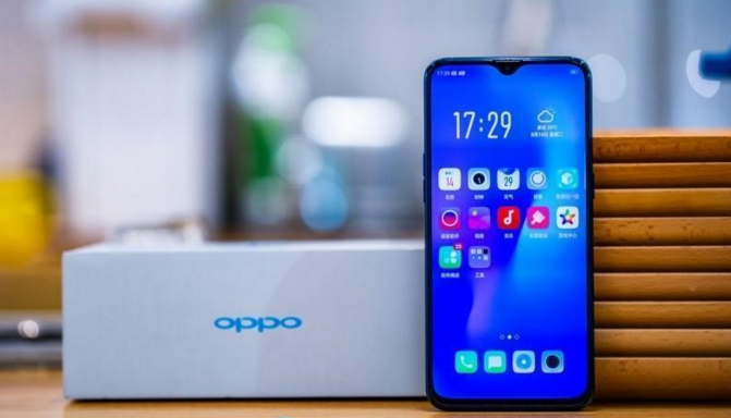 oppo r17可以說作為一款oppo旗艦機型,搭配了水滴全面屏的設計,還有ai