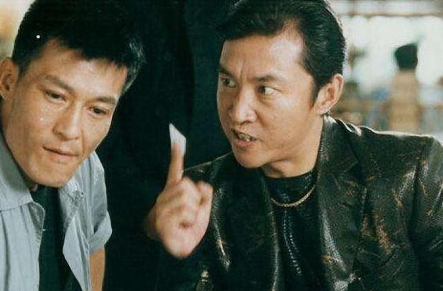 名字很拗口,相貌平平的他,因《插翅难逃》走红,今快被遗忘了