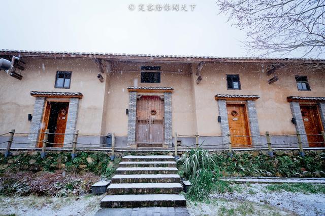 黄砖老房,壁炉添暖,温泉边上的这家民宿美翻了