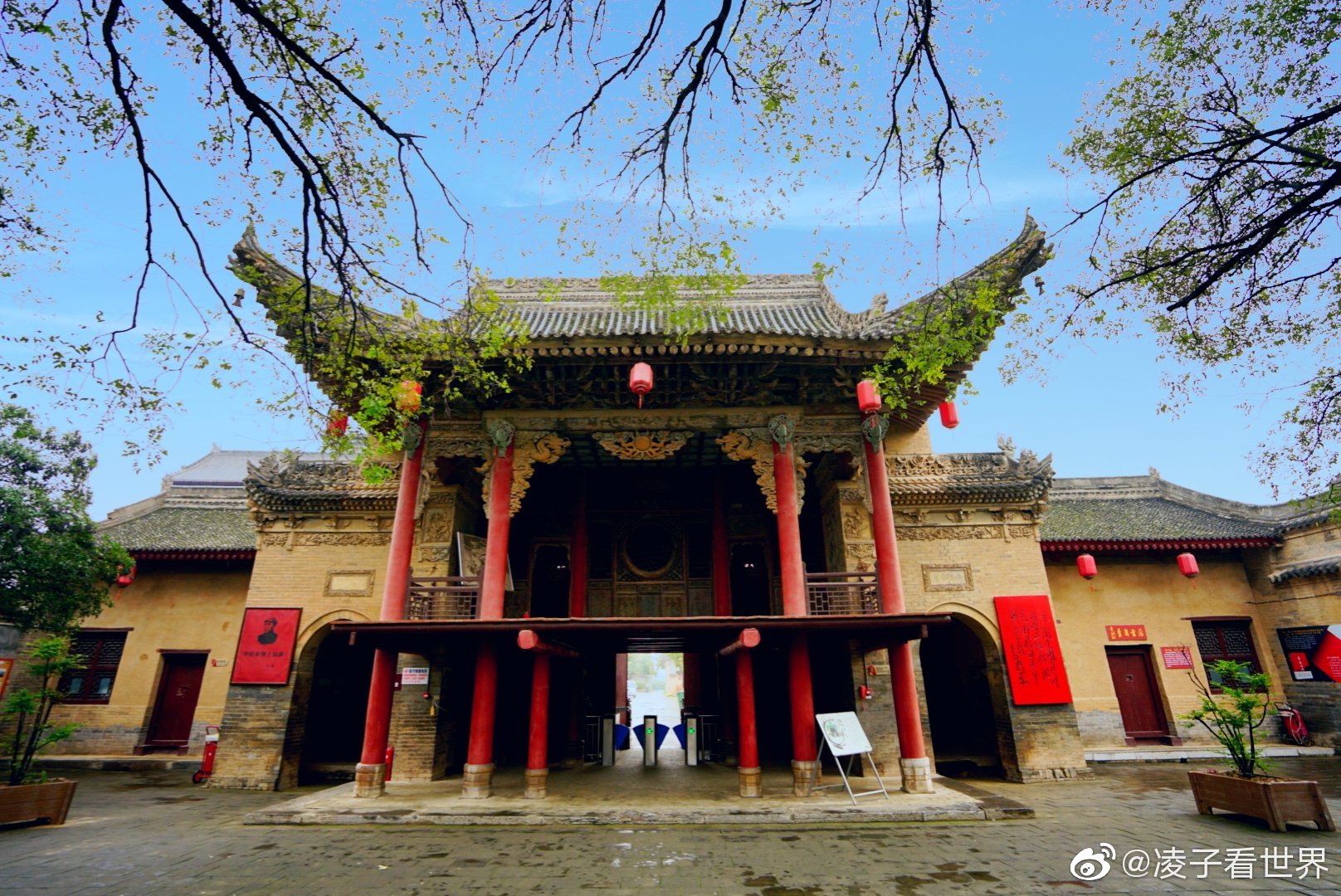 红色旅游村,随着电视剧《那年花开月正圆》的热播,安吴堡人气爆棚