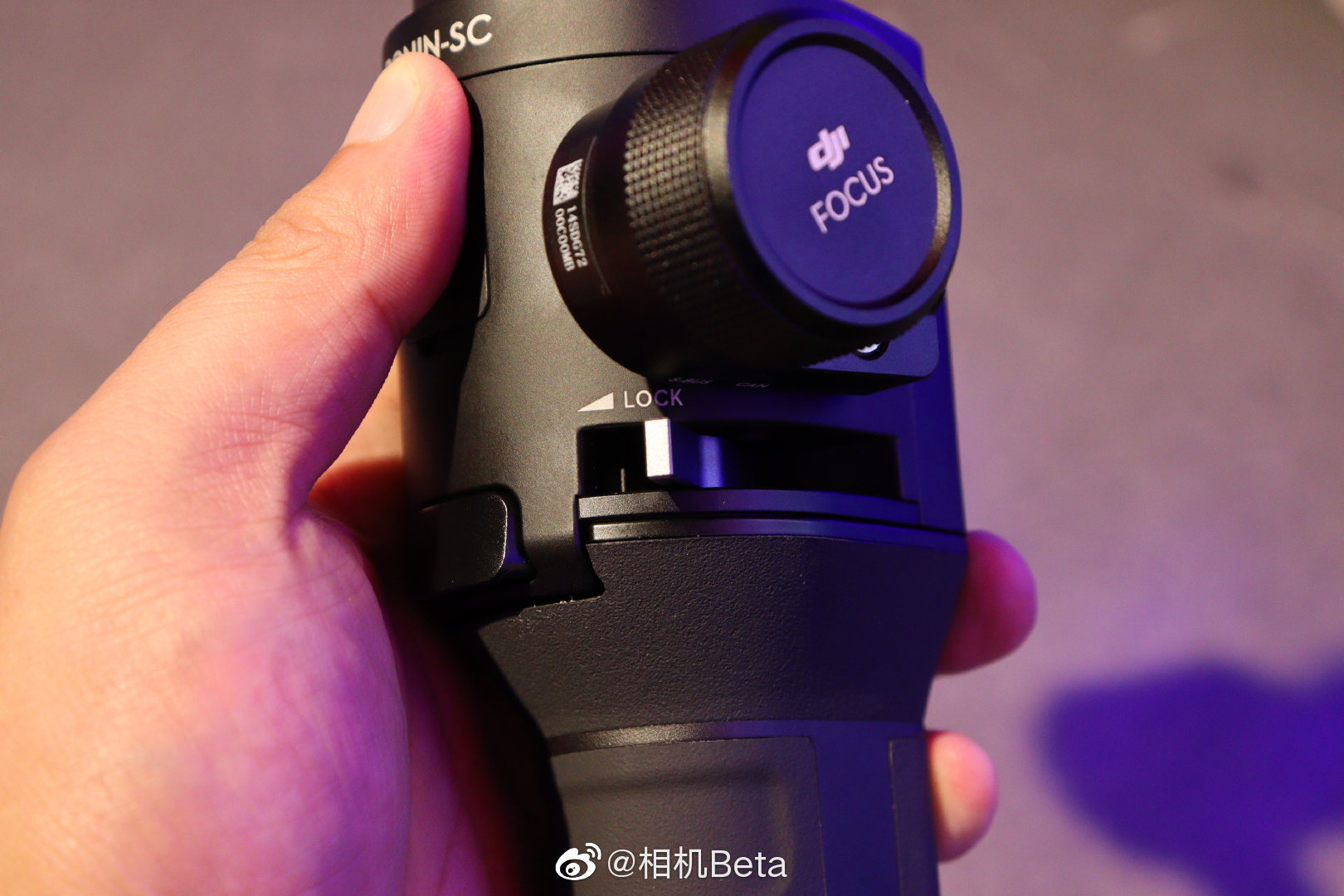 2299元,大疆如影 ronin-sc 单手持微单稳定器实物上手图