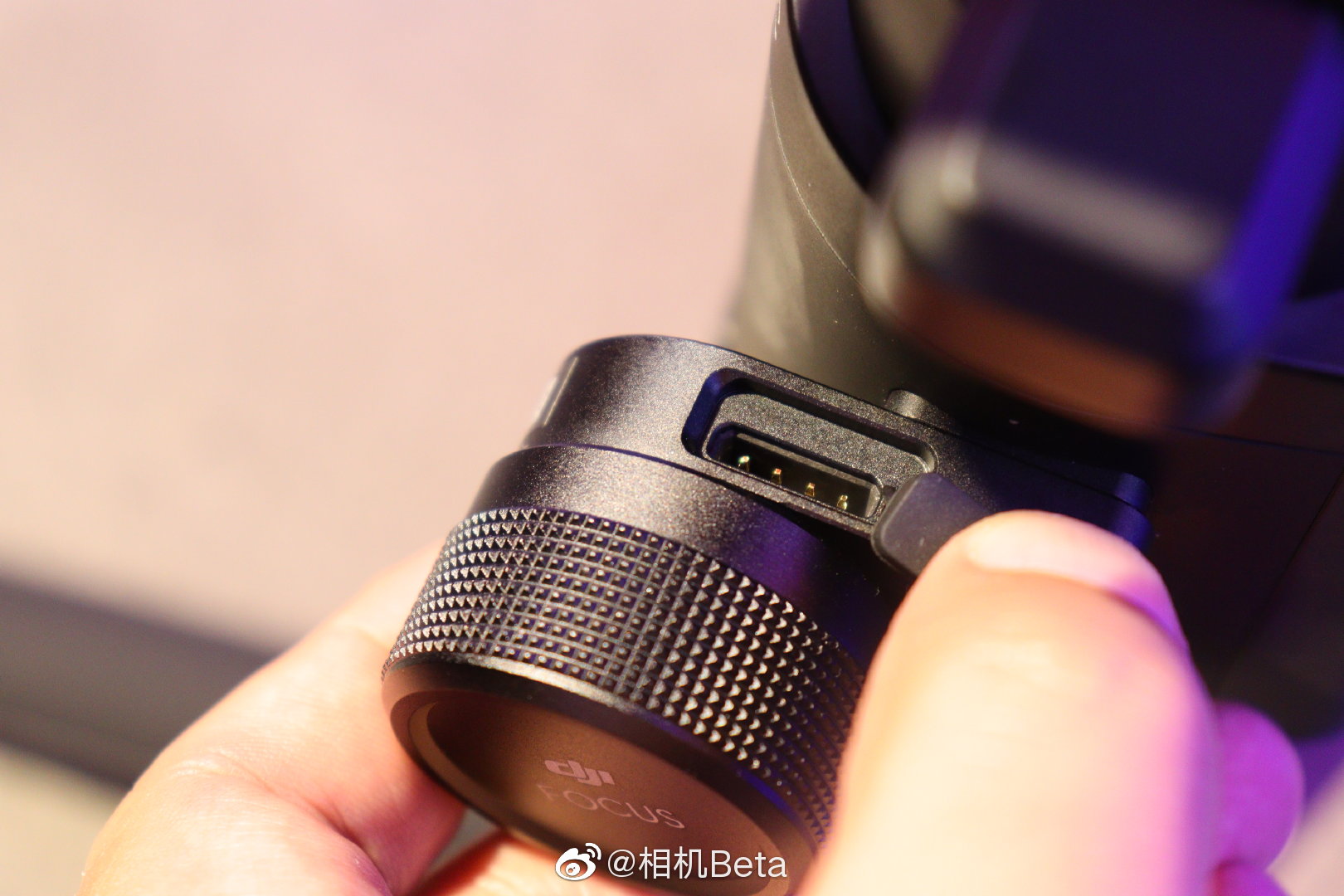 2299元,大疆如影 ronin-sc 单手持微单稳定器实物上手图