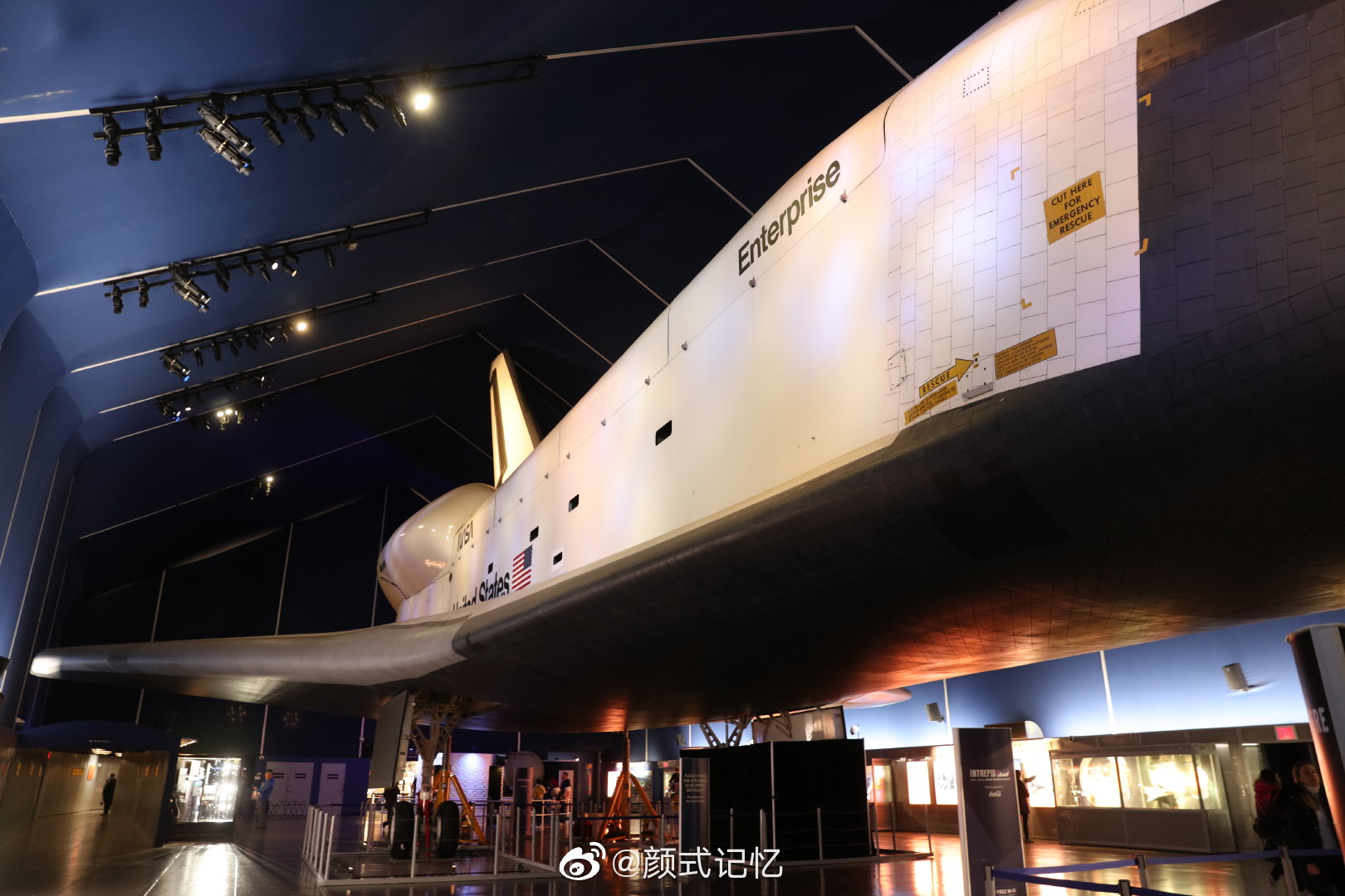 航天飞机一一太空穿梭机太空梭太空飞行器