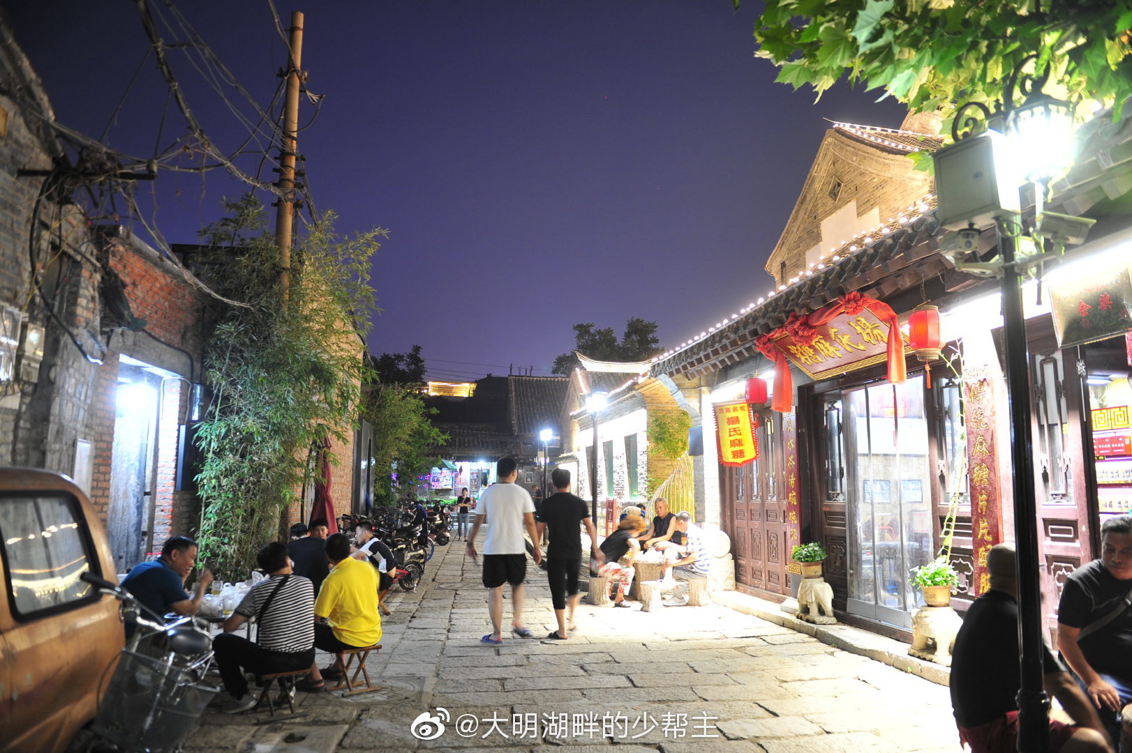 漫漫夏夜何处消暑大明湖畔百花洲的小南湖夜市每两周举行一次