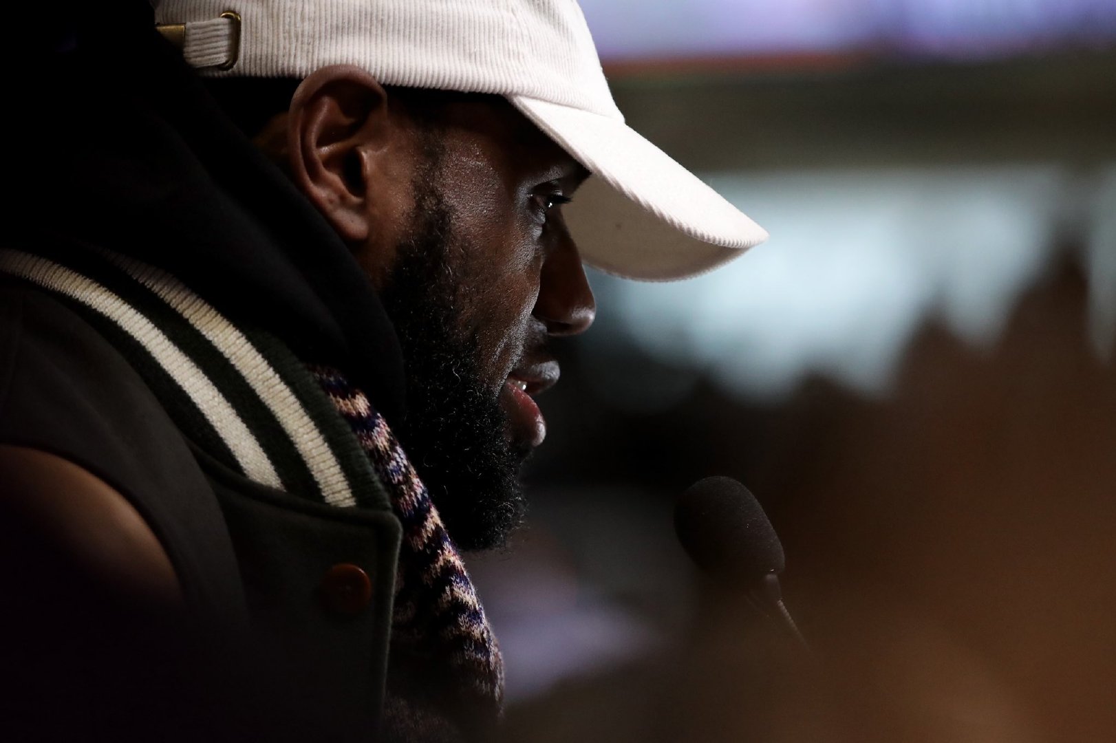 全明星周末欢乐多老詹大方送耳机小卡机械舞抢镜新人很拘谨